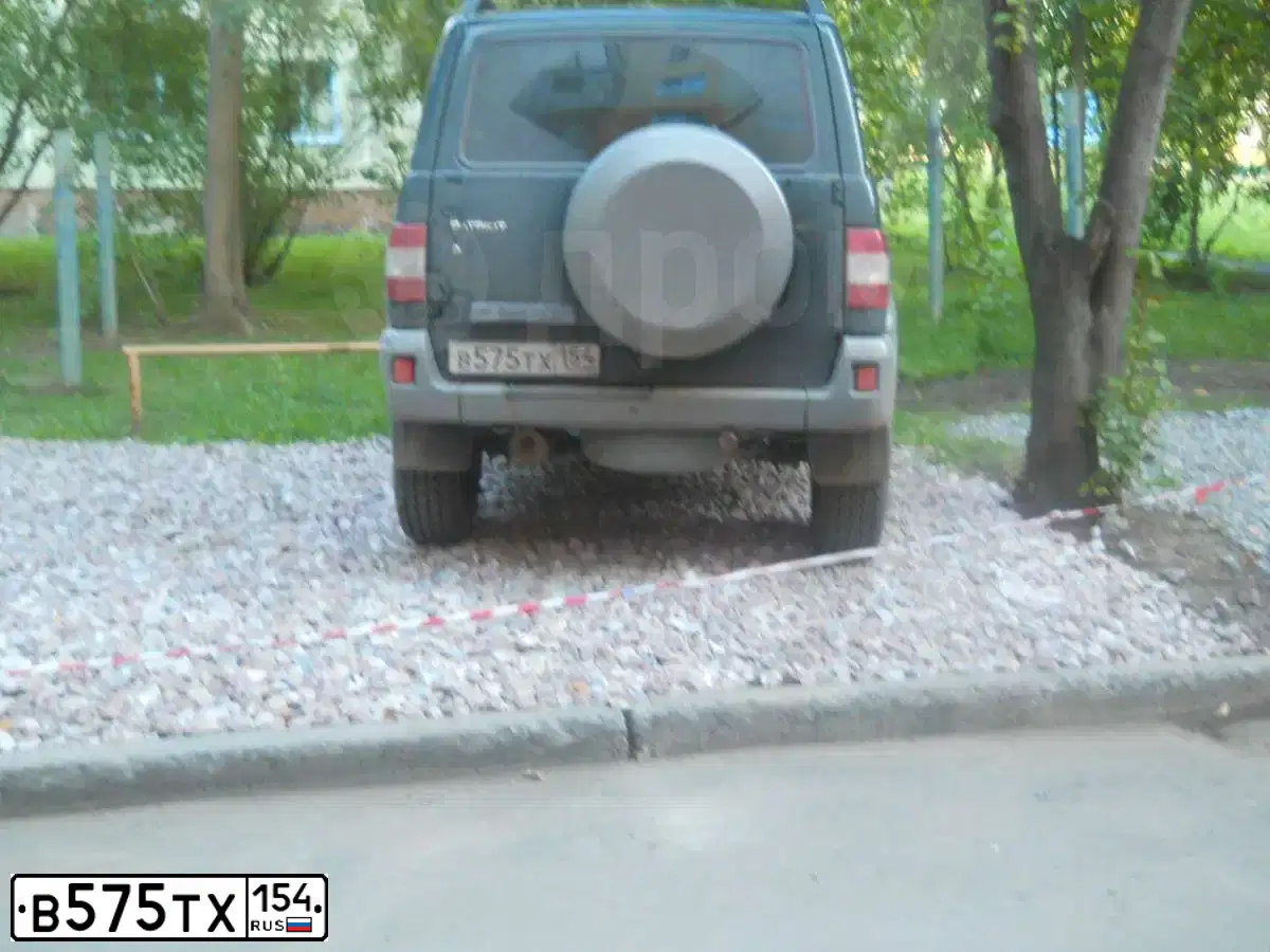 Фото автомобиля UAZ 3163 PATRIOT, 2007 — госномер Р003РА124. Цвет: АМУЛЕТ МЕТАЛЛИК