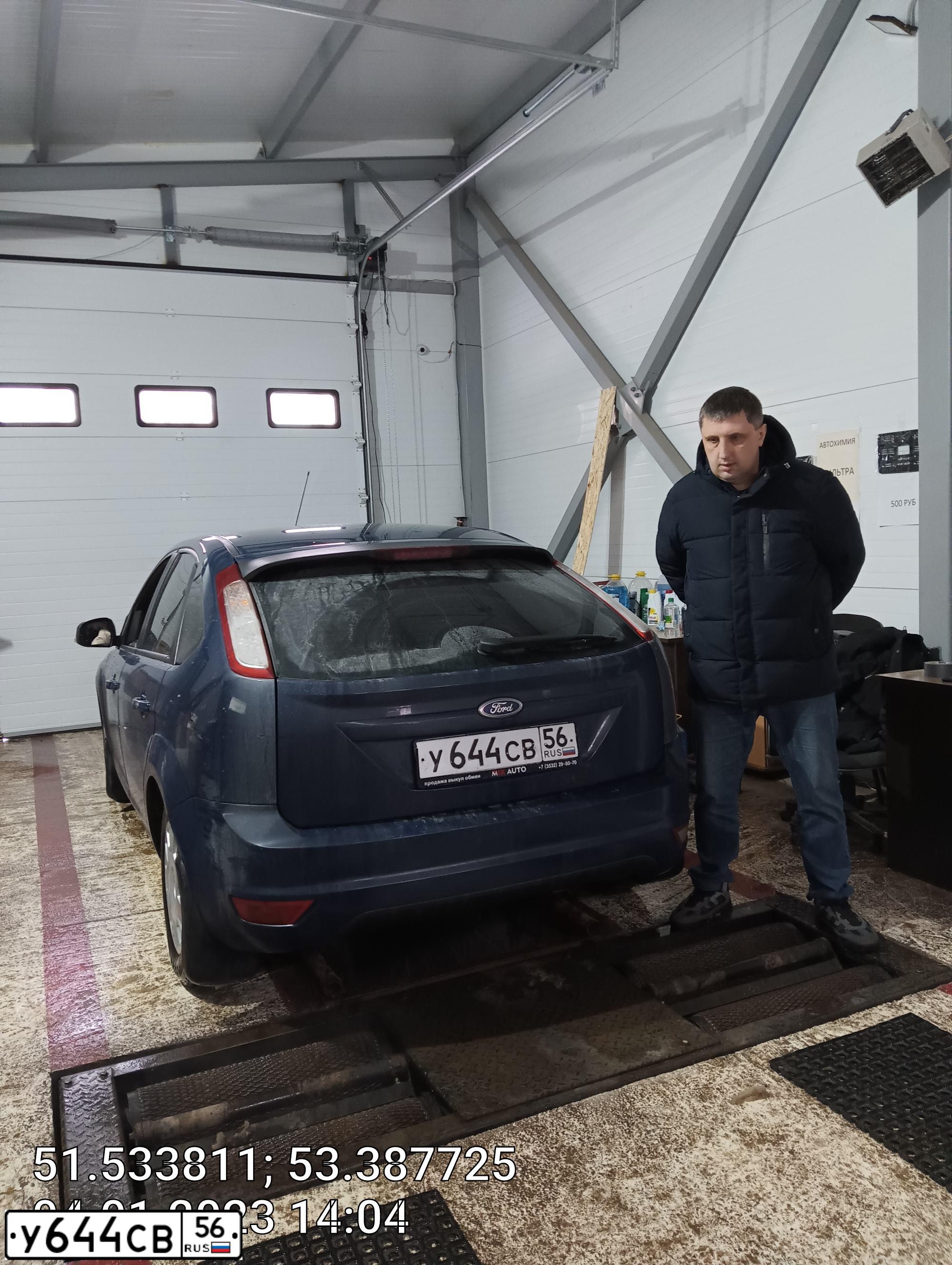 Фото автомобиля FORD FOCUS, 2011 — госномер У644СВ56. Цвет: Темно-синий
