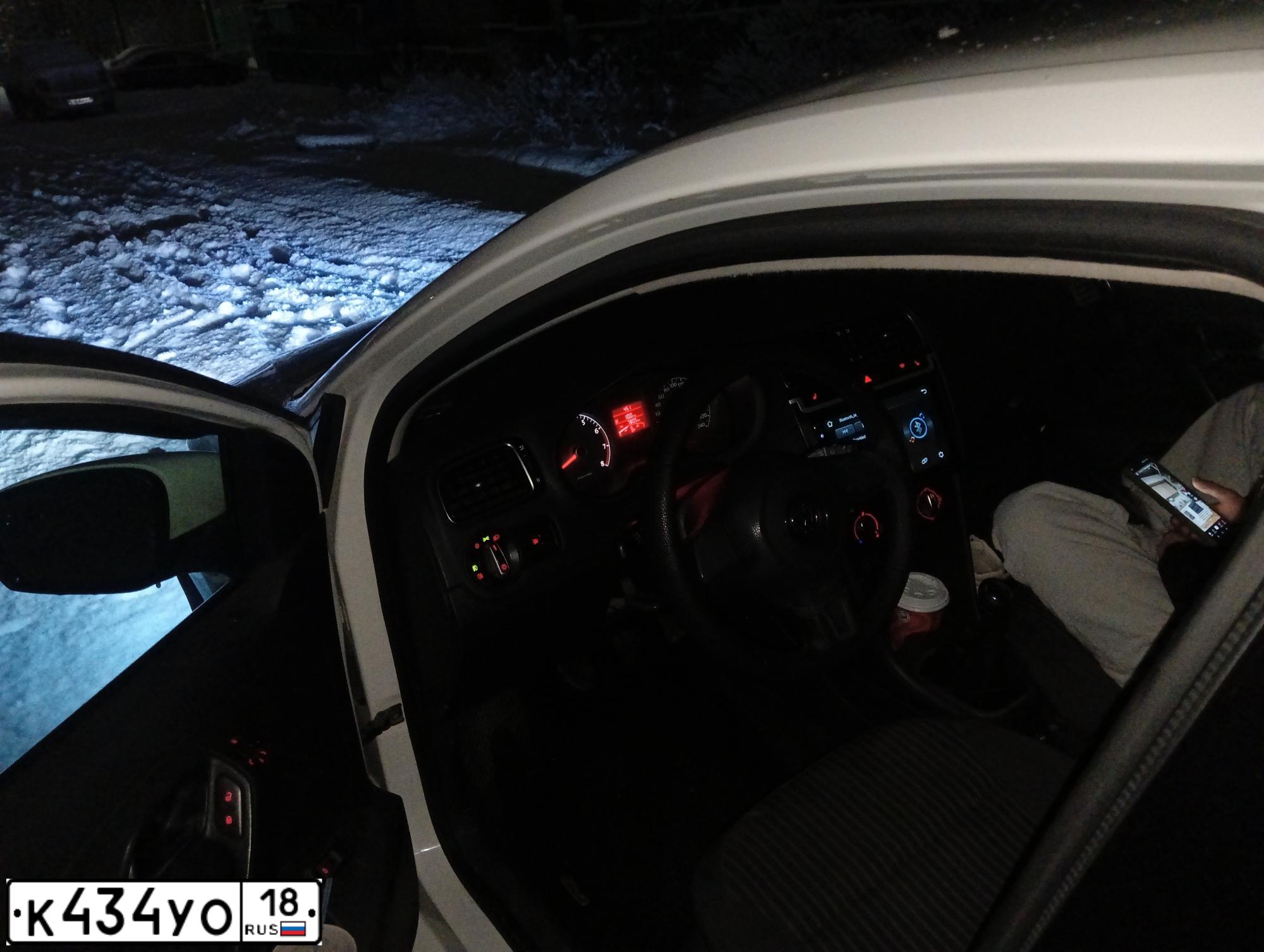 Фото автомобиля VOLKSWAGEN POLO, 2011 — госномер К434УО18. Цвет: Белый