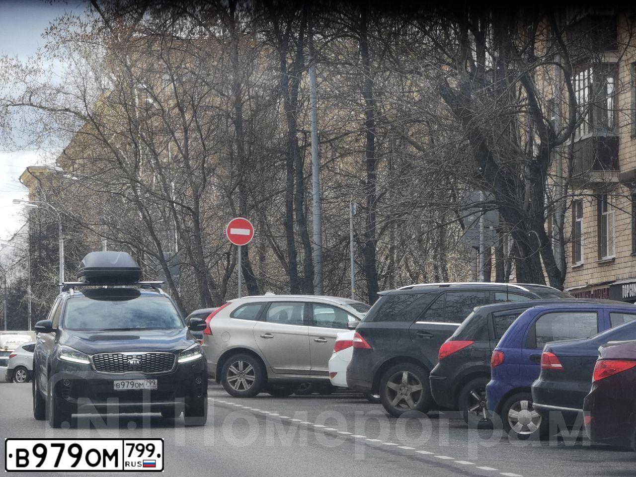 Фото автомобиля KIA SORENTO, 2019 — госномер В979ОМ799. Цвет: ЧЕРНЫЙ