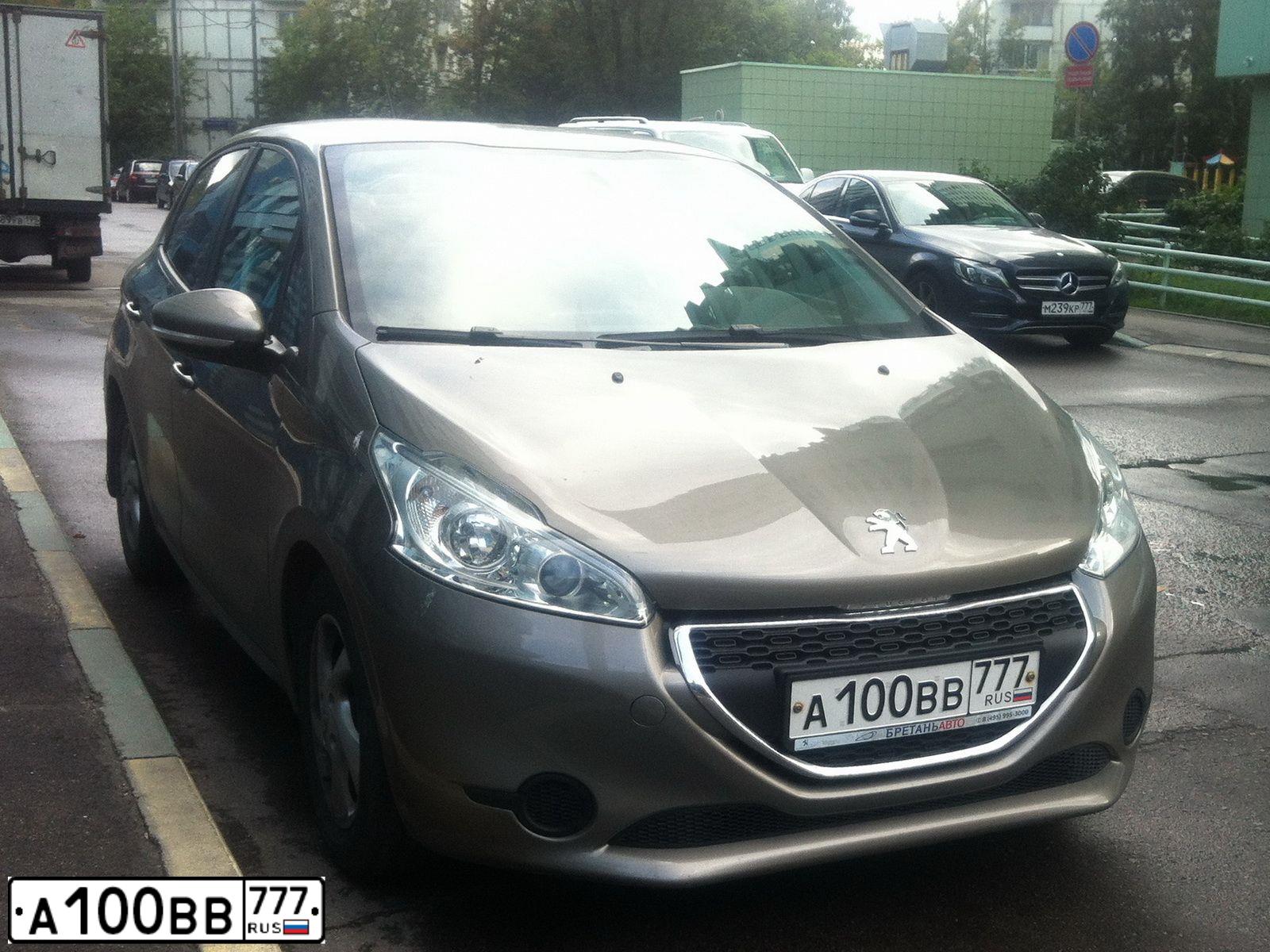 Фото автомобиля PEUGEOT 208, 2013 — госномер А100ВВ777. Цвет: БЕЖЕВЫЙ