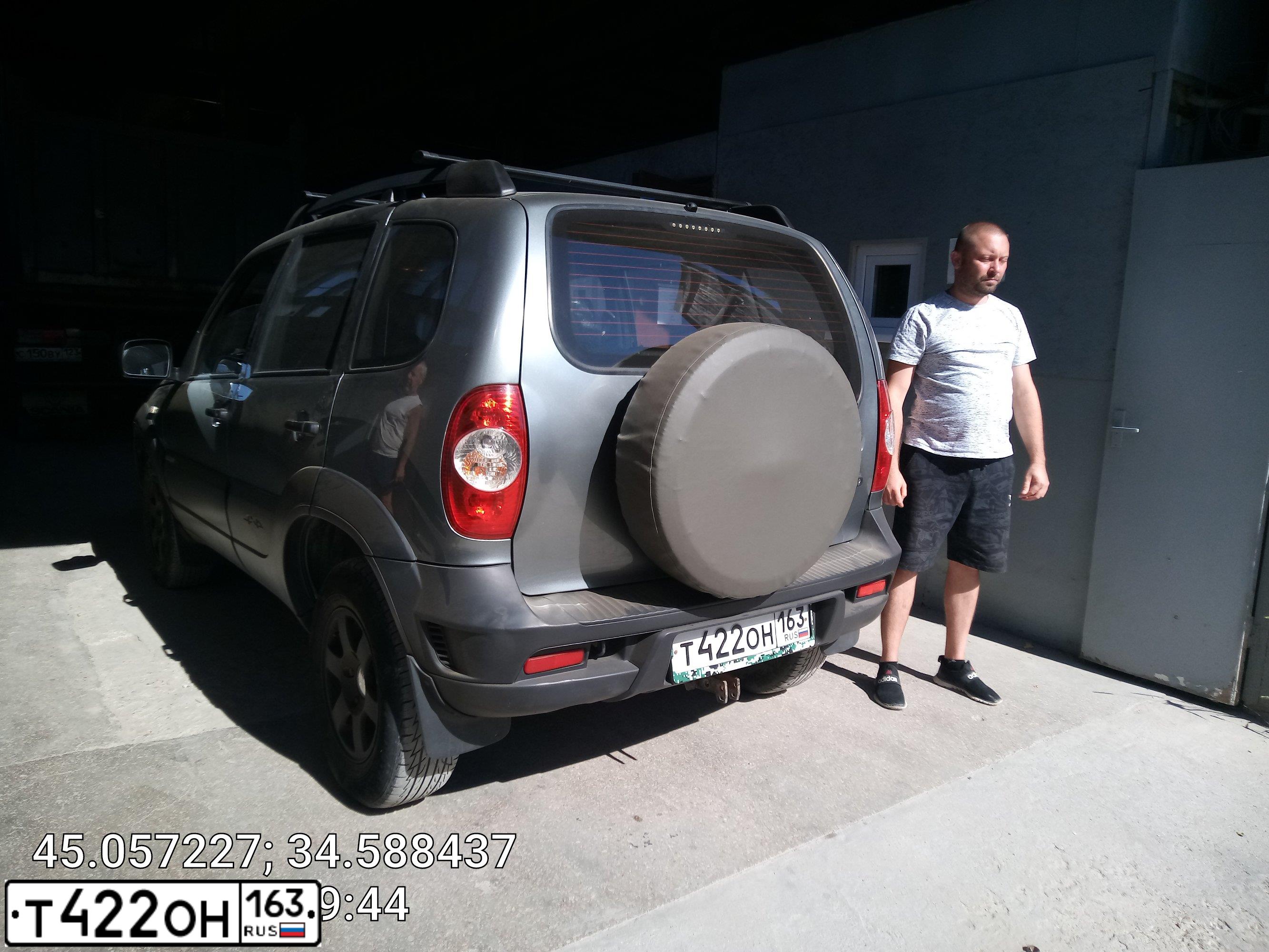 Фото автомобиля CHEVROLET NIVA, 2014 — госномер Т422ОН163. Цвет: Серебристо темно  серый
