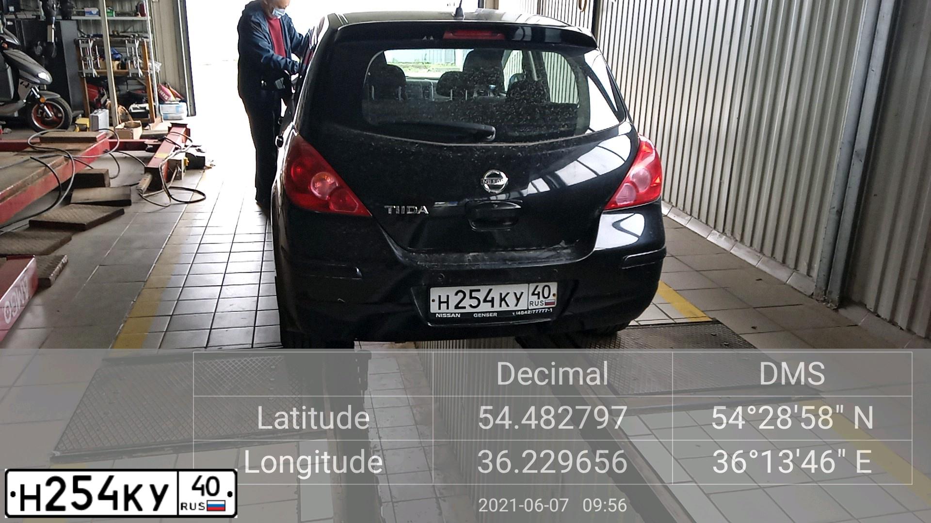 Фото автомобиля NISSAN TIIDA, 2013 — госномер Н254КУ40. Цвет: ЧЕРНЫЙ