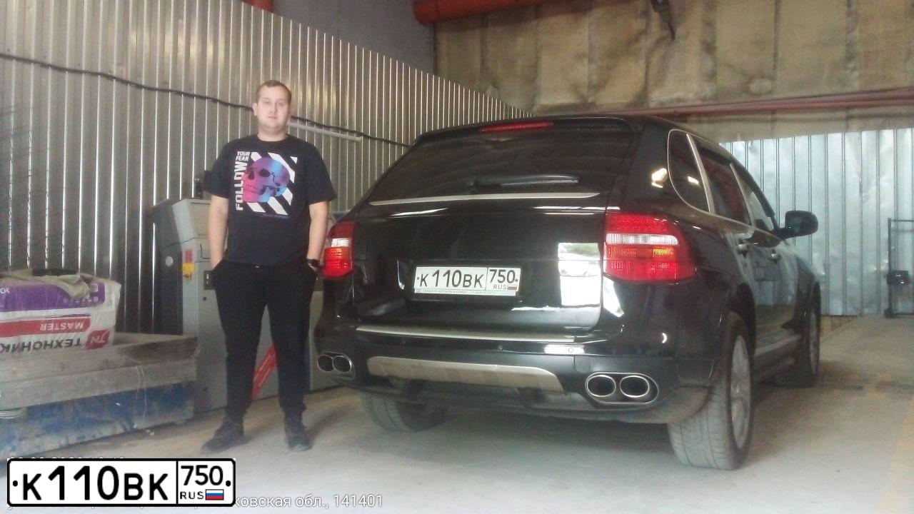 Фото автомобиля PORSCHE CAYENNE, 2004 — госномер Н935ЕВ323. Цвет: ЧЕРНЫЙ