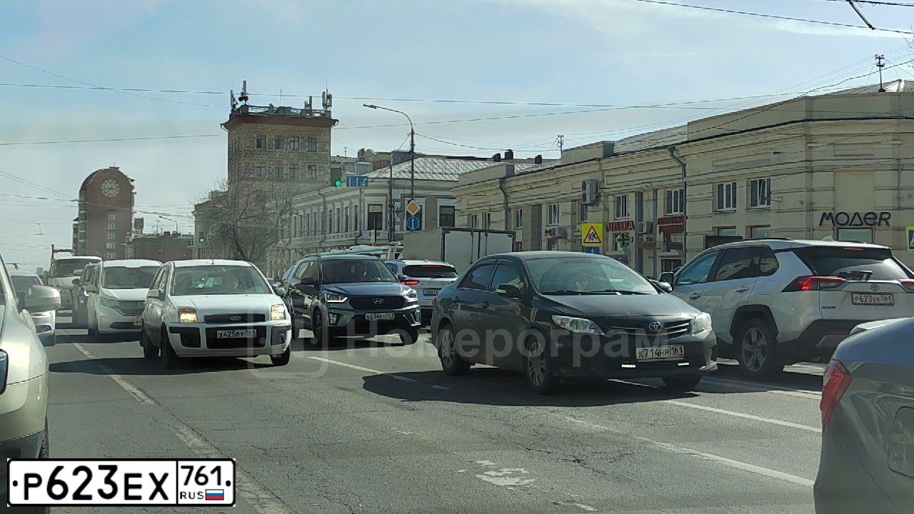 Фото автомобиля MITSUBISHI LANCER, 2005 — госномер Р623ЕХ761. Цвет: синий