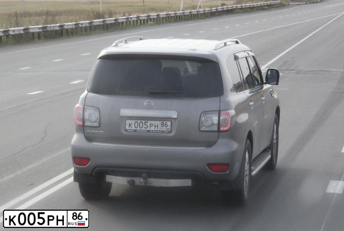 Фото автомобиля NISSAN PATROL, 2011 — госномер К005РН86. Цвет: СЕРЫЙ