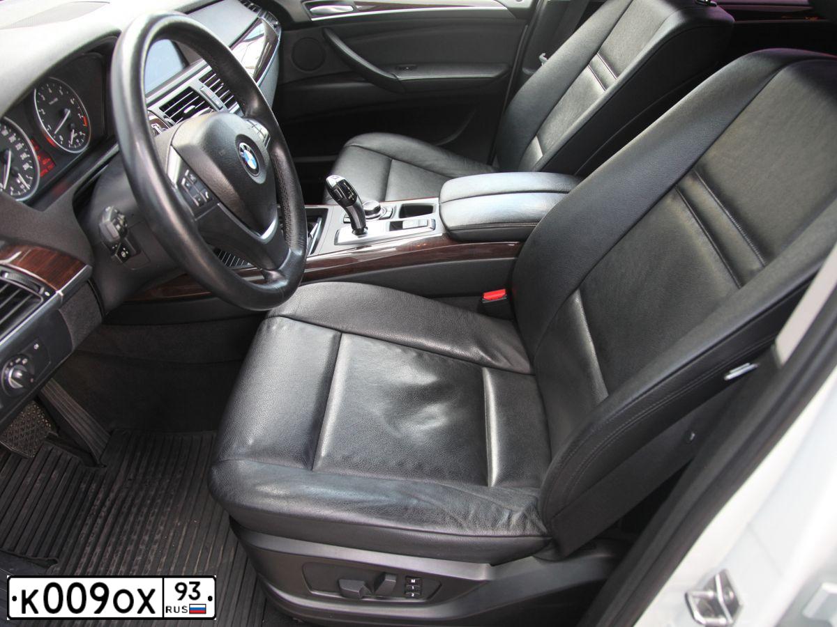 Фото автомобиля TOYOTA CAMRY, 2018 — госномер К829КМ799. Цвет: ЧЕРНЫЙ МЕТАЛЛИК