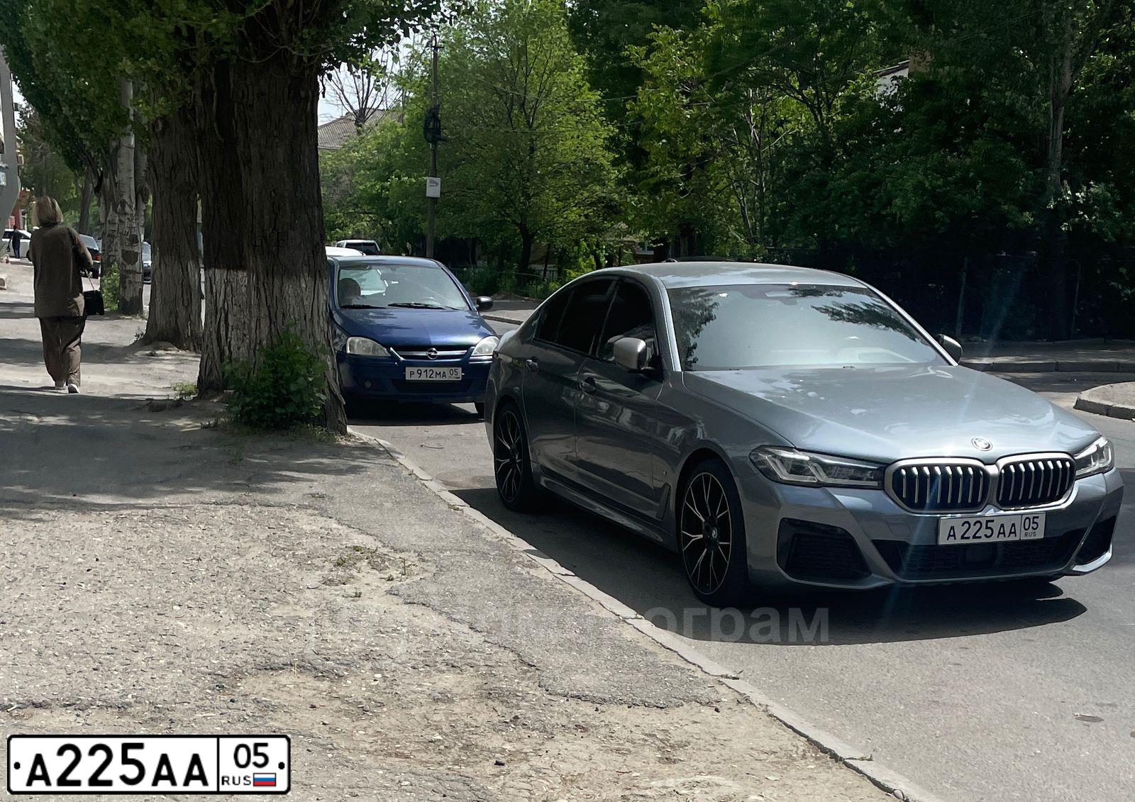 Фото автомобиля BMW 530, 2020 — госномер У899СТ198