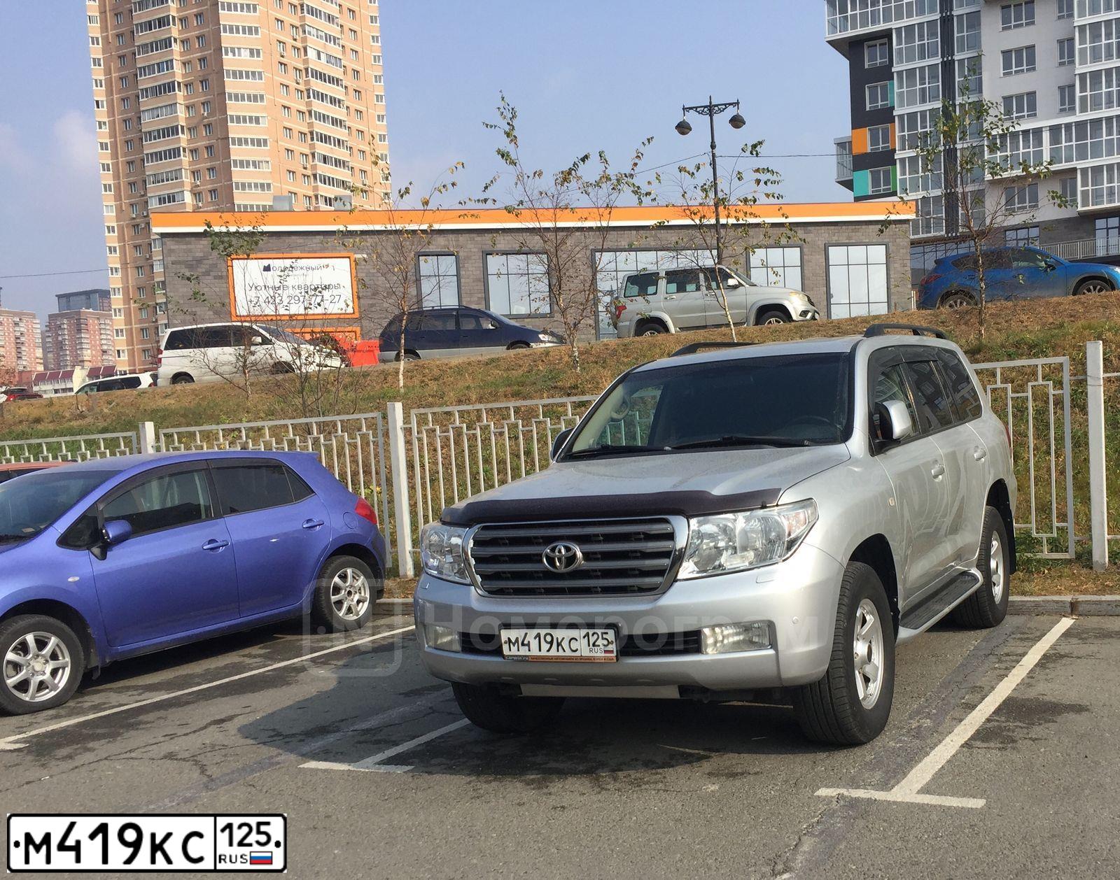 Фото автомобиля TOYOTA LANDCRUISER 200, 2008 — госномер М001ОК116. Цвет: СЕРЕБРИСТЫЙ