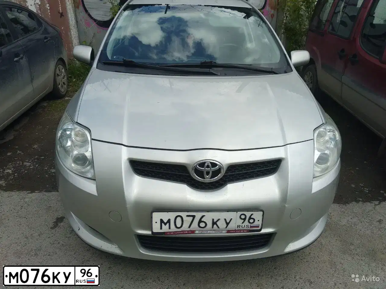 Фото автомобиля TOYOTA AURIS, 2008 — госномер М076КУ96. Цвет: СЕРЫЙ