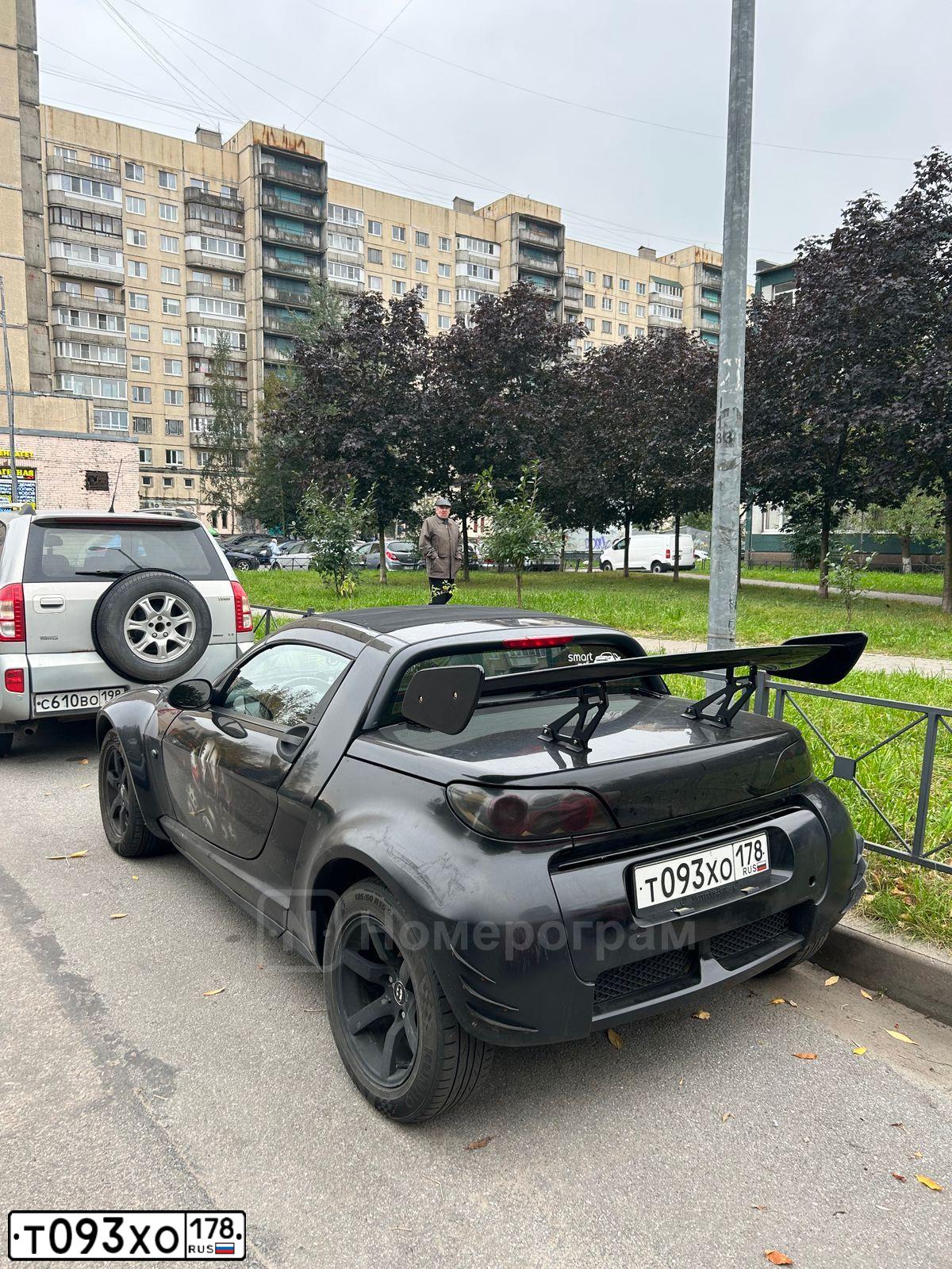 Фото автомобиля SMART ROADSTER, 2004 — госномер Т093ХО178. Цвет: ЧЕРНЫЙ