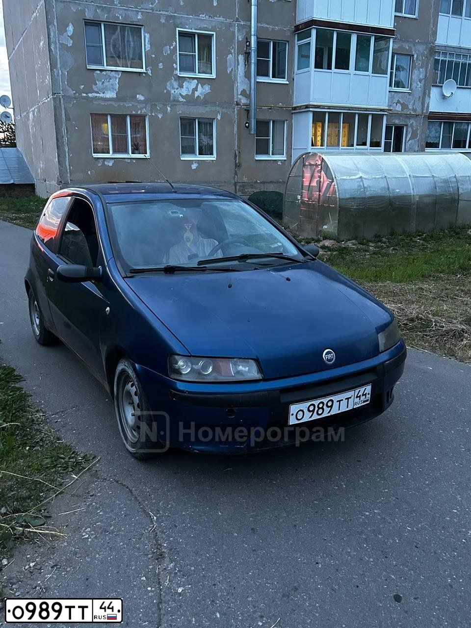 Фото автомобиля FIAT PUNTO, 2000 — госномер О989ТТ44. Цвет: синий
