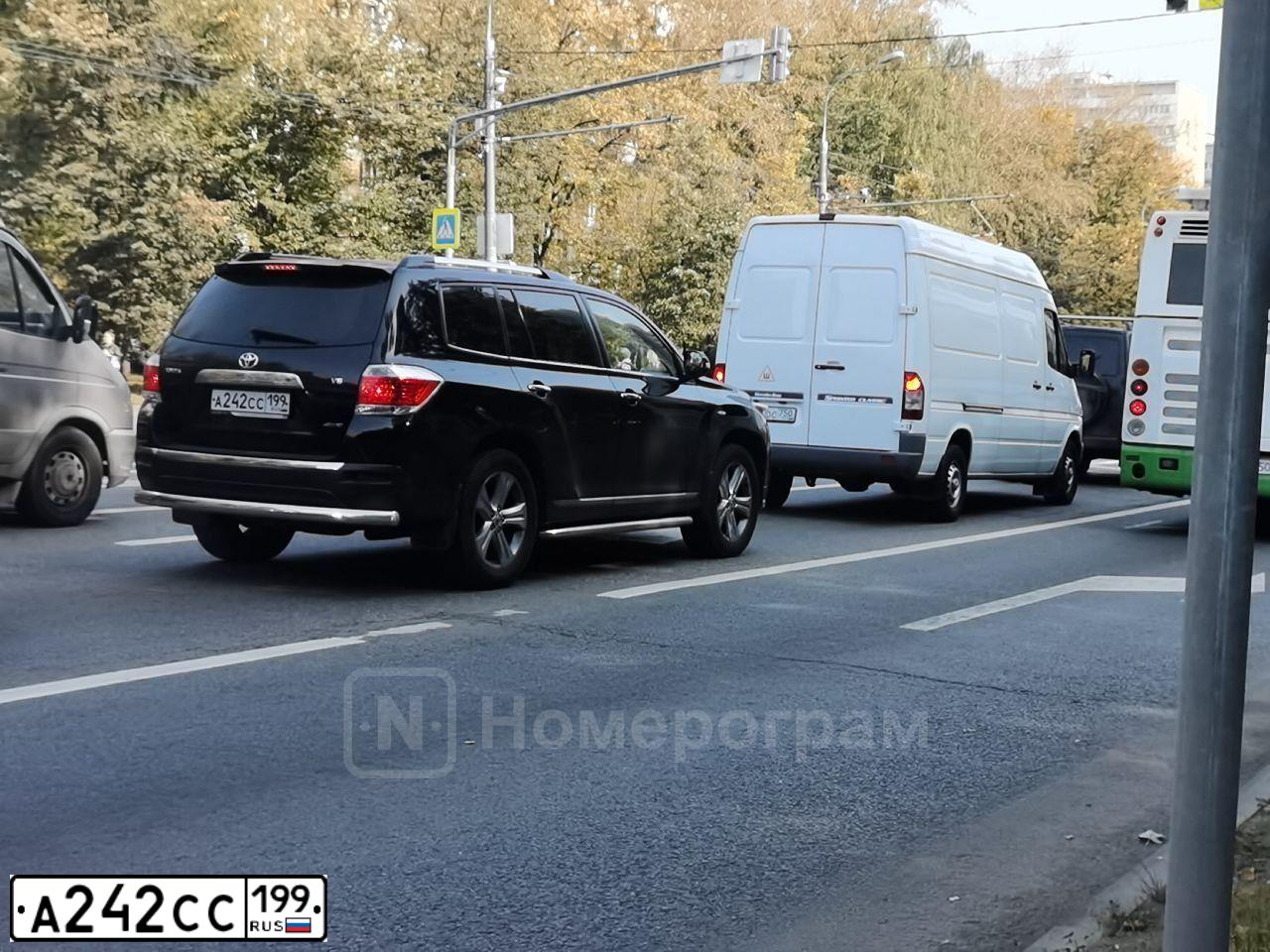 Фото автомобиля TOYOTA HIGHLANDER, 2012 — госномер А593УН790. Цвет: ЧЕРНЫЙ