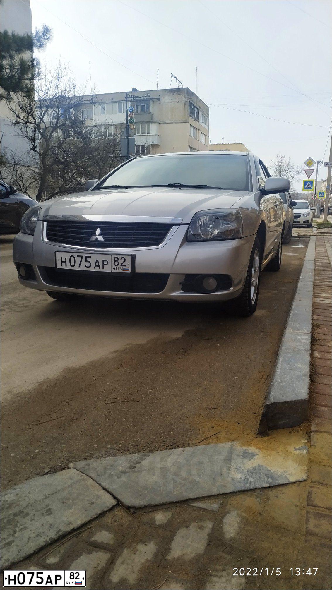 Фото автомобиля MITSUBISHI GALANT, 2008 — госномер М011АН82. Цвет: СЕРЕБРИСТЫЙ
