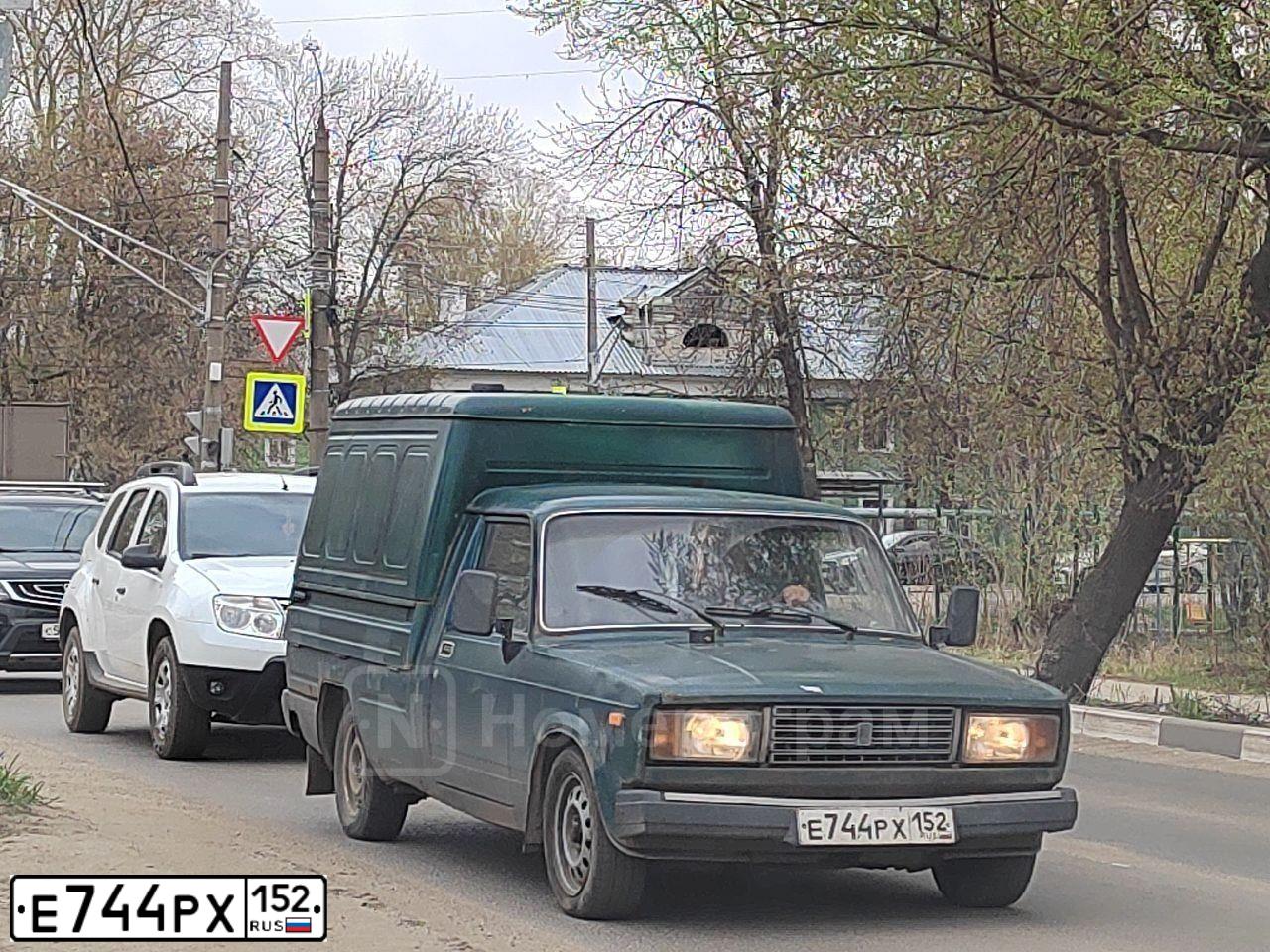 Фото автомобиля IZH 2717, 2011 — госномер Е744РХ152. Цвет: ЗЕЛЕНЫЙ