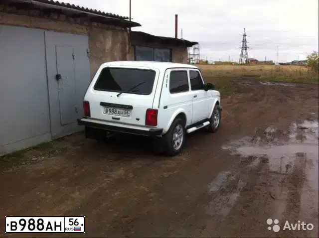 Фото автомобиля LADA 2121 NIVA, 1997 — госномер В988АН56. Цвет: БЕЛЫЙ