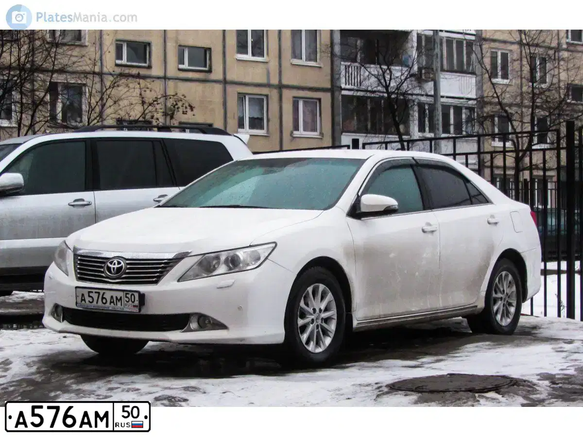 Фото автомобиля TOYOTA CAMRY, 2012 — госномер Х598ЕО178. Цвет: Белый