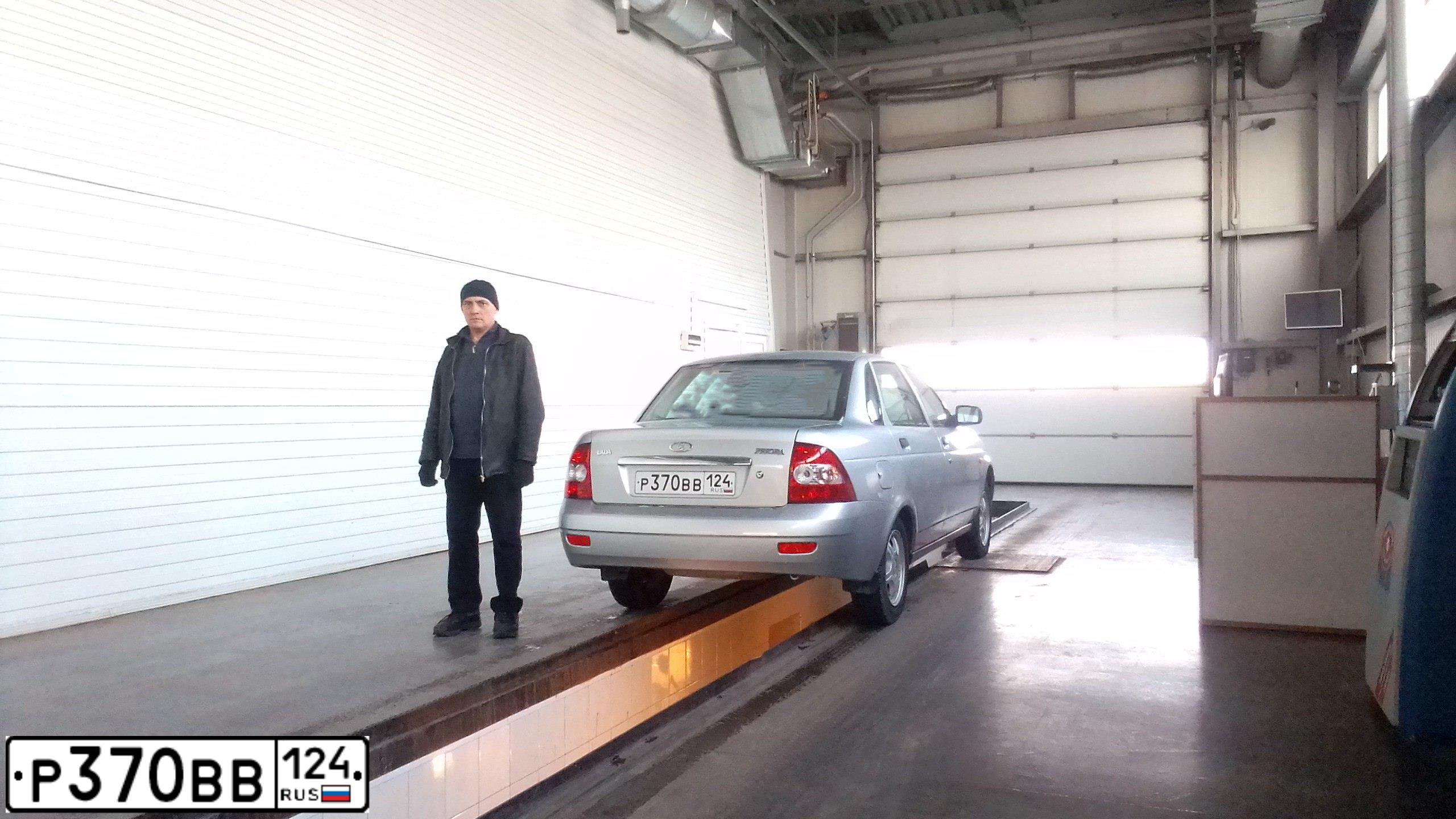 Фото автомобиля LADA PRIORA, 2010 — госномер С375ХН124. Цвет: СВЕТЛО-СЕРЕБРИСТЫЙ МЕТ