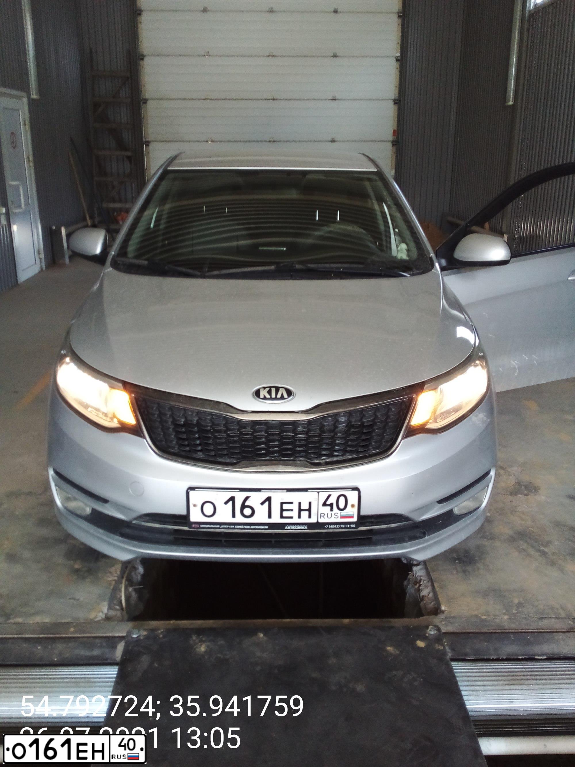 Фото автомобиля KIA RIO, 2017 — госномер О161ЕН40. Цвет: СЕРЕБРИСТЫЙ