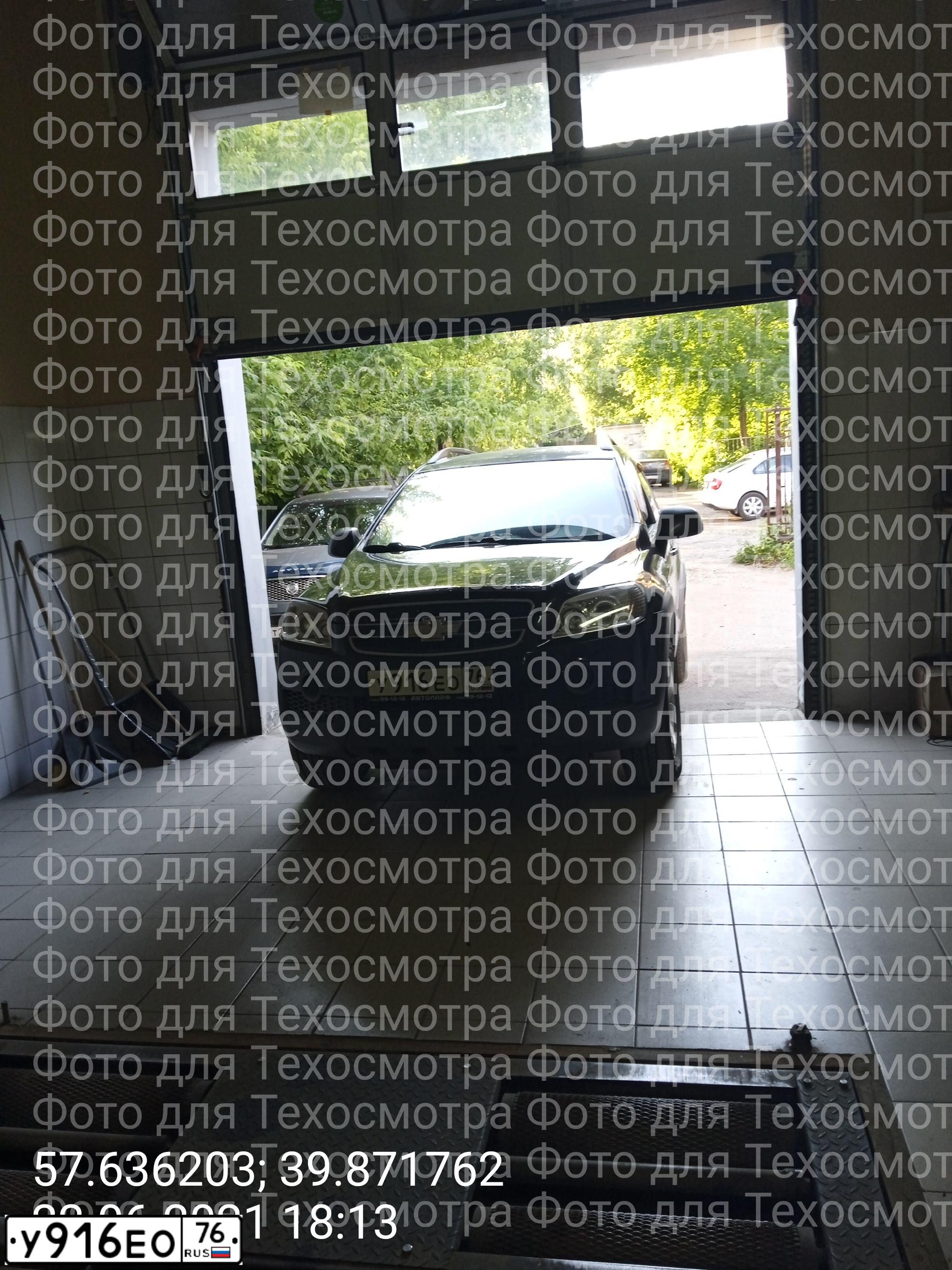 Фото автомобиля CHEVROLET CAPTIVA, 2008 — госномер Т410ВС76. Цвет: ЧЕРНЫЙ