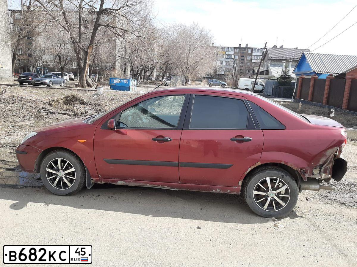 Фото автомобиля FORD FOCUS, 2003 — госномер Р985ТХ196. Цвет: ТЕМНО-КРАСНЫЙ