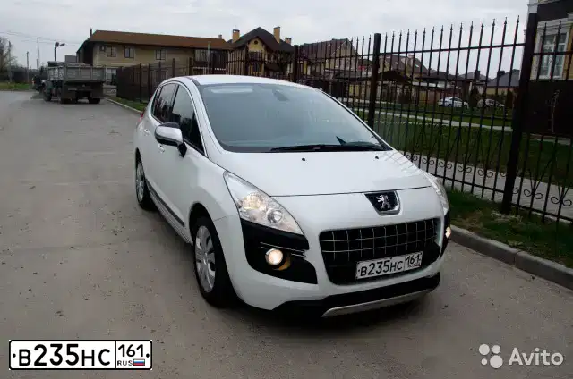 Фото автомобиля PEUGEOT 3008, 2011 — госномер В235НС161. Цвет: БЕЛЫЙ