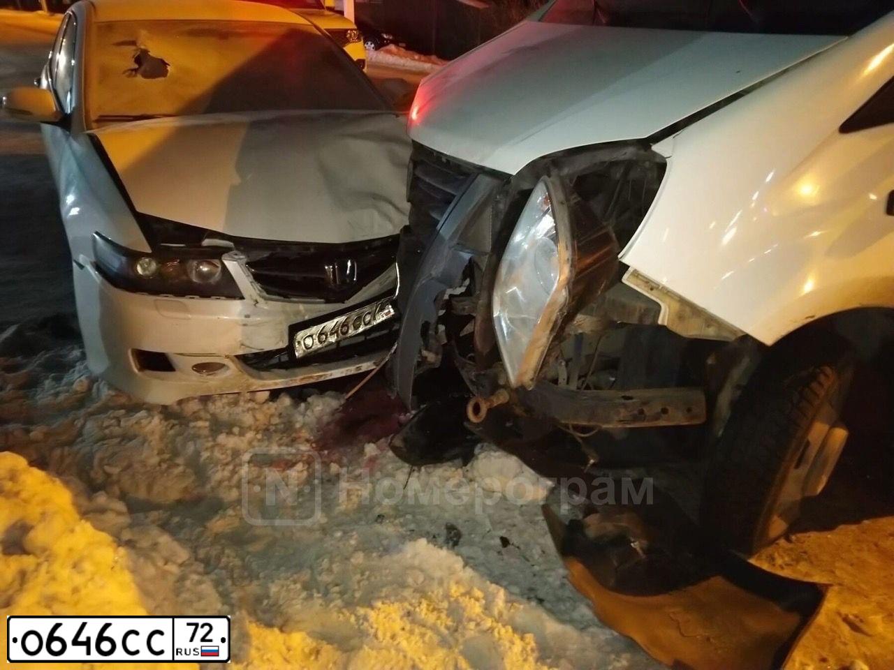 Фото автомобиля HONDA ACCORD, 2007 — госномер О646СС72. Цвет: Белый
