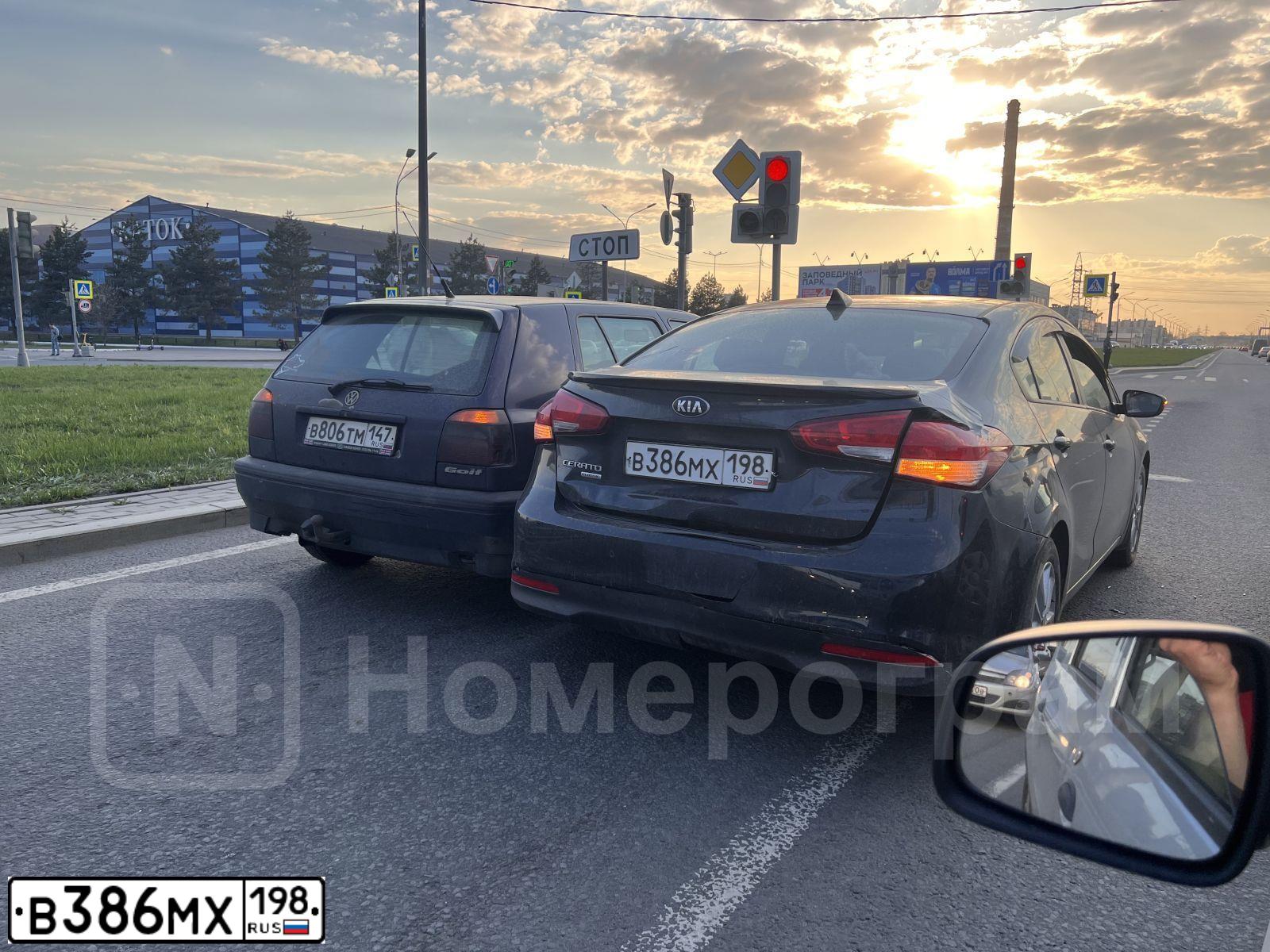 Фото автомобиля KIA CERATO, 2018 — госномер В386МХ198. Цвет: СИНИЙ