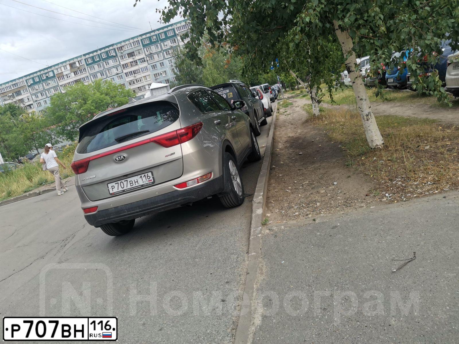 Фото автомобиля KIA RIO, 2012 — госномер А313ХУ43. Цвет: Белый