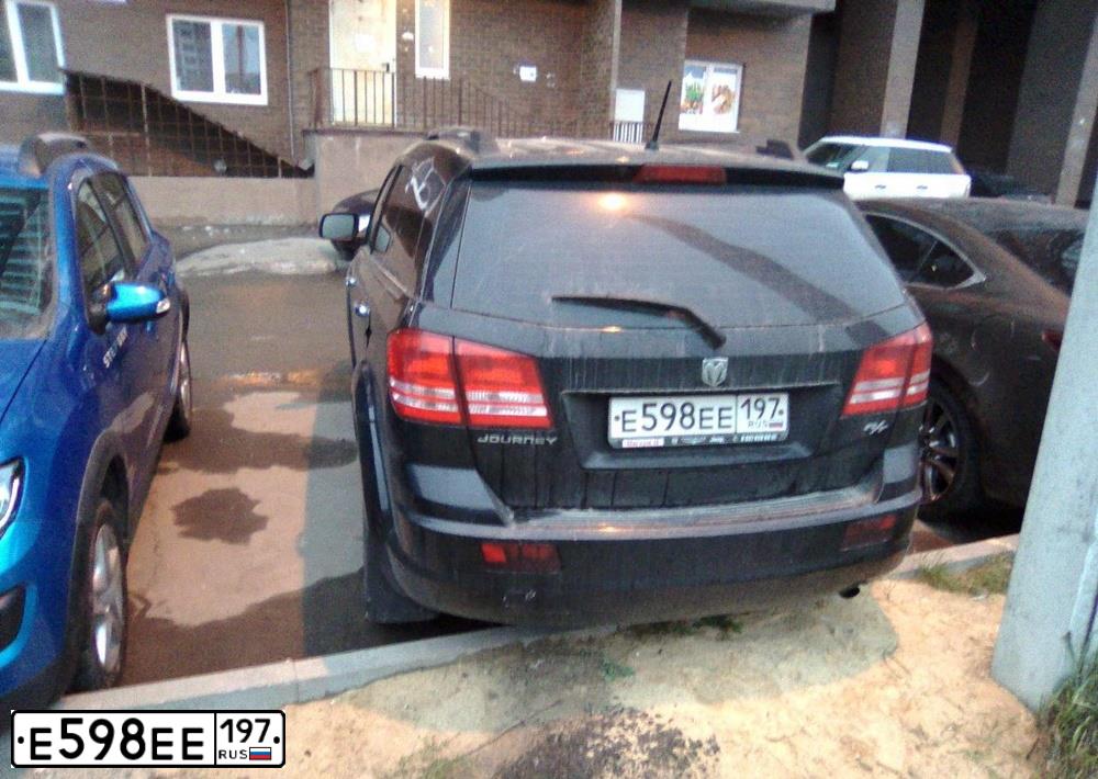 Фото автомобиля DODGE JOURNEY, 2008 — госномер Е598ЕЕ197. Цвет: ЧЕРНЫЙ