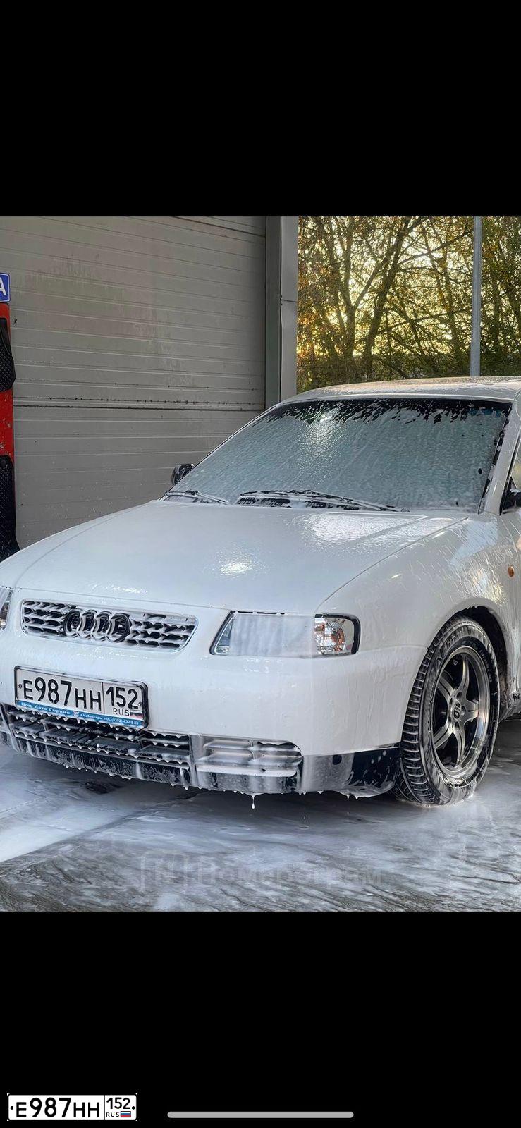Фото автомобиля AUDI A3, 1998 — госномер Е987НН152. Цвет: Белый