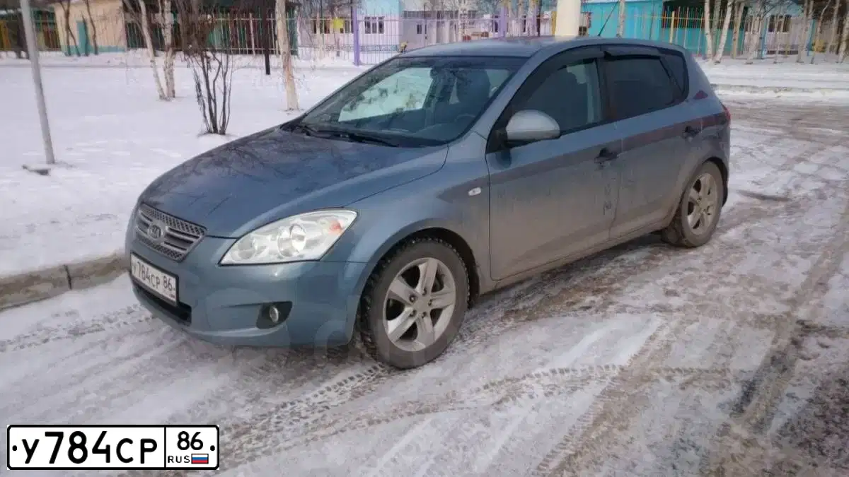 Фото автомобиля KIA CEE'D, 2008 — госномер У784СР86. Цвет: СИНИЙ