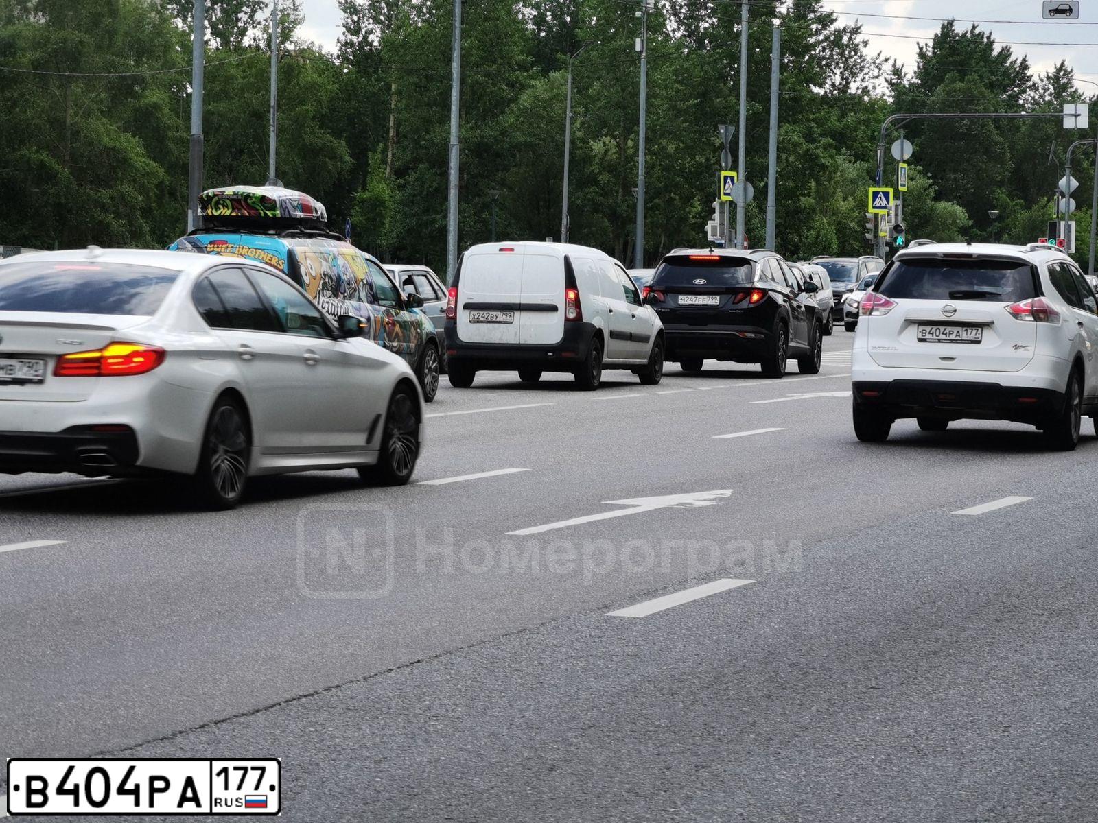 Фото автомобиля INFINITI QX70 /FX/, 2006 — госномер У347ТА48. Цвет: Оранжевый