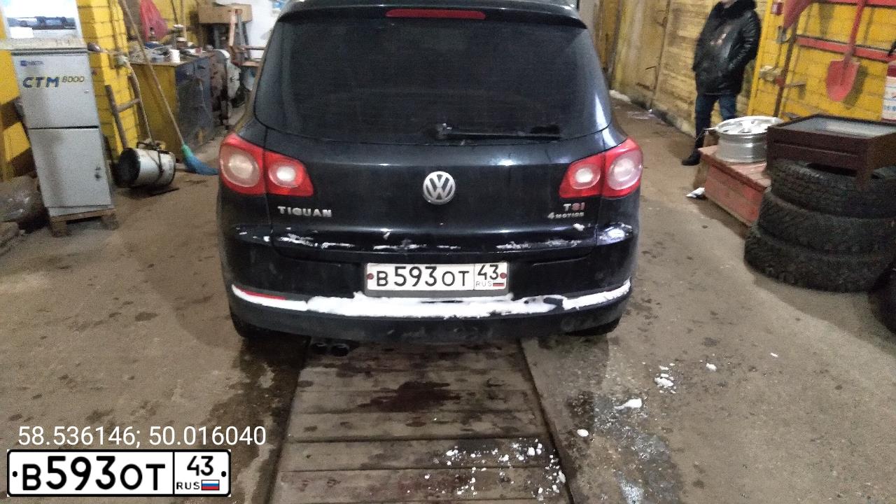 Фото автомобиля VOLKSWAGEN TIGUAN, 2011 — госномер У153СО43. Цвет: ЧЕРНЫЙ