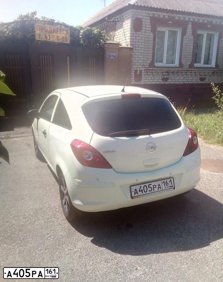 Фото автомобиля OPEL CORSA, 2012 — госномер О983ВС977. Цвет: Белый
