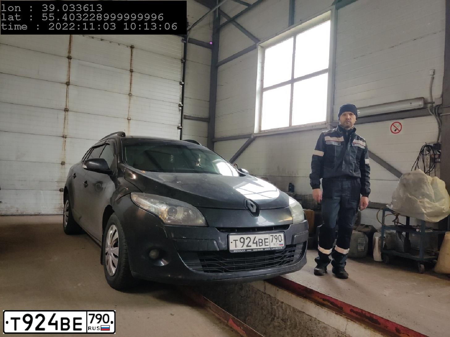 Фото автомобиля RENAULT MEGANE /GRAND/ SCENIC, 2010 — госномер Р044ВР32. Цвет: ЧЕРНЫЙ