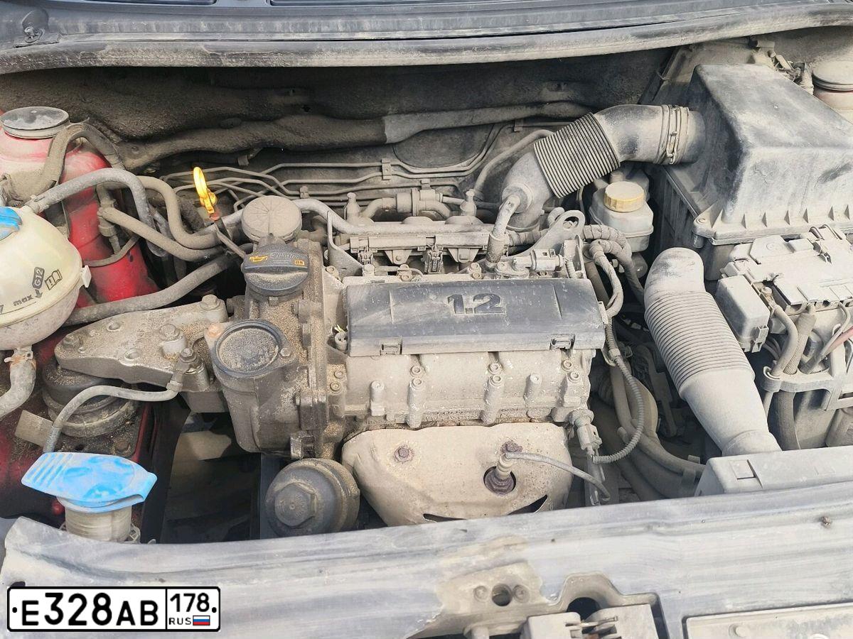 Фото автомобиля VOLKSWAGEN PASSAT, 2002 — госномер Е328АВ178. Цвет: СЕРЕБРИСТО-ГОЛУБОЙ