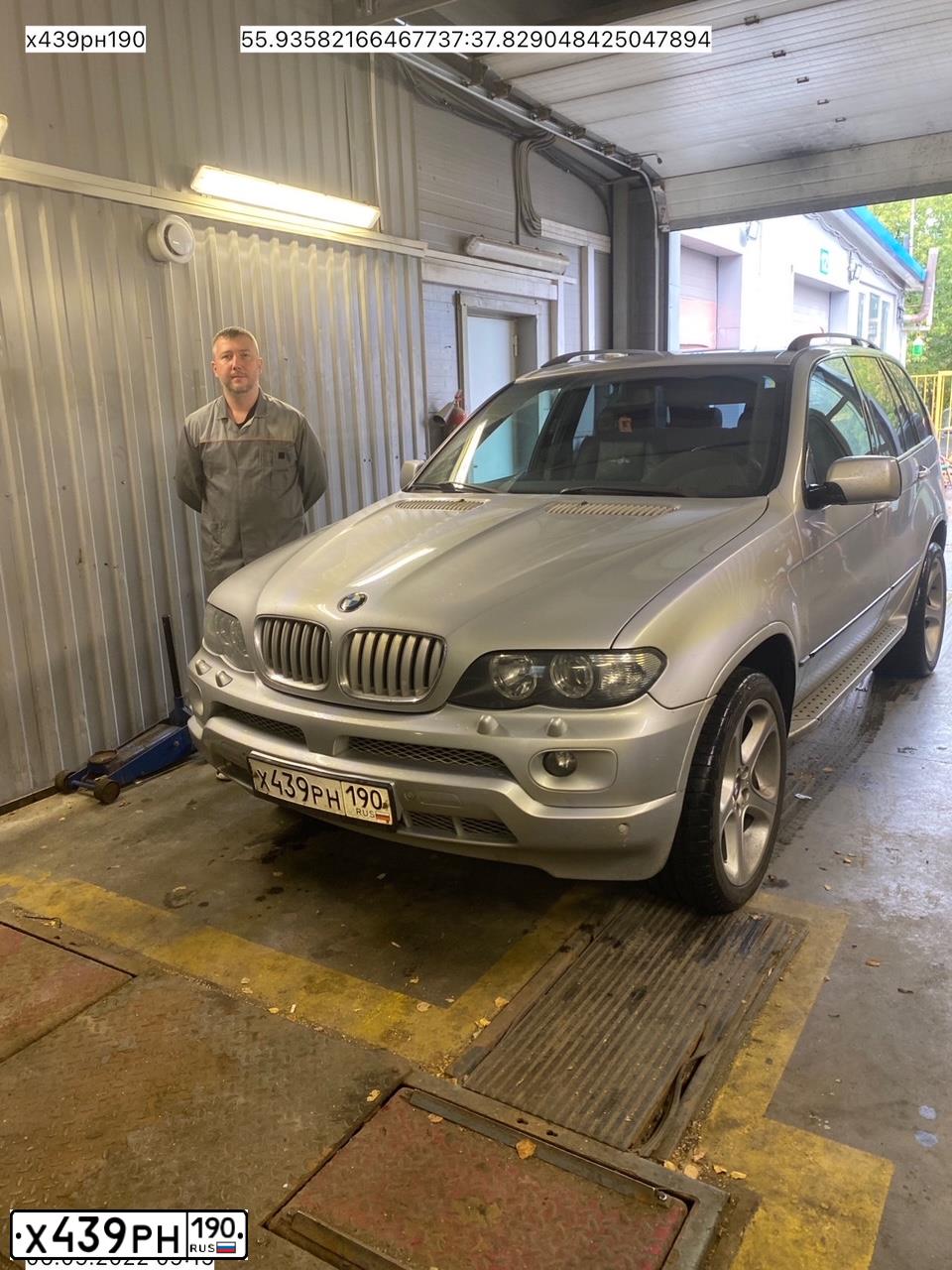 Фото автомобиля BMW X5, 2004 — госномер Х439РН190. Цвет: СЕРЕБРИСТЫЙ