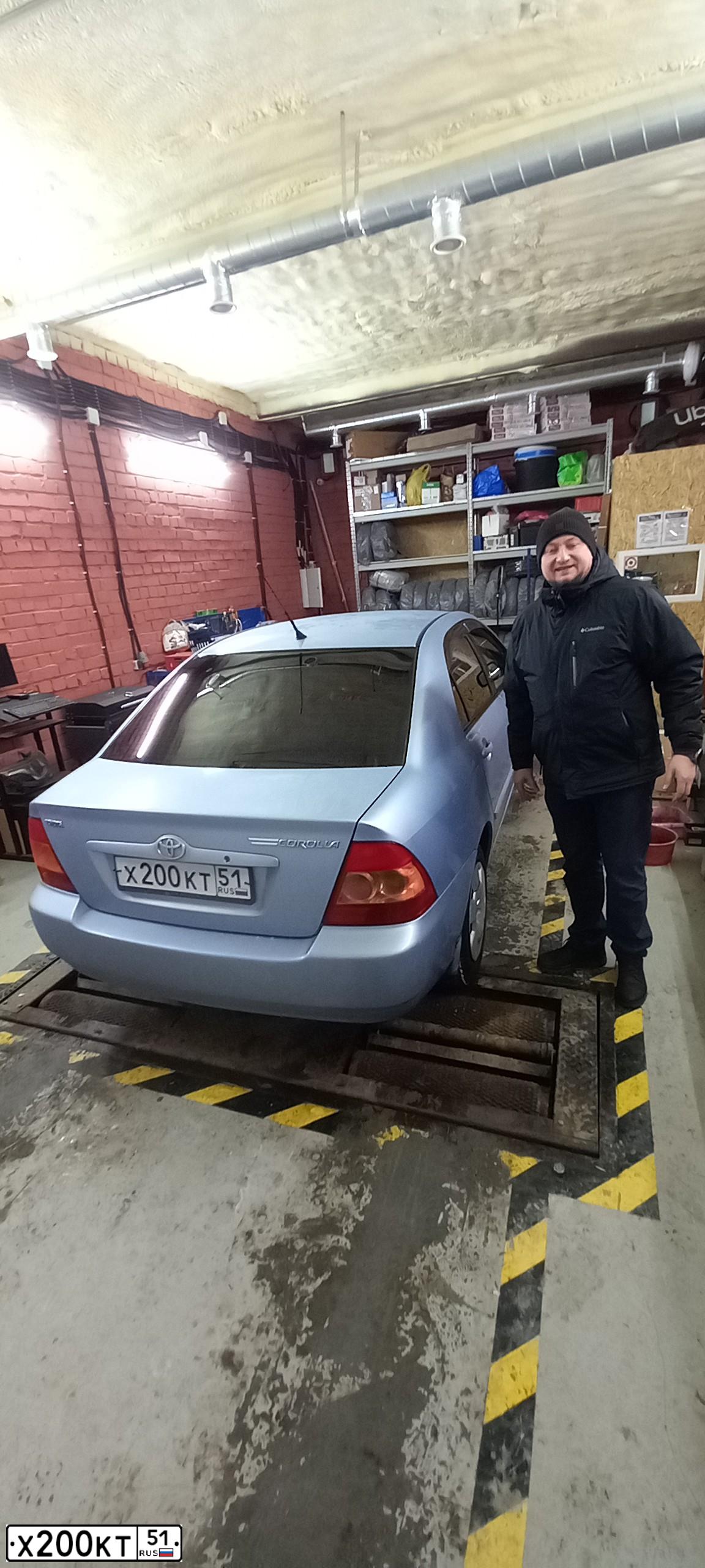 Фото автомобиля TOYOTA COROLLA, 2006 — госномер В671ОН51. Цвет: СВЕТЛО-ГОЛУБОЙ