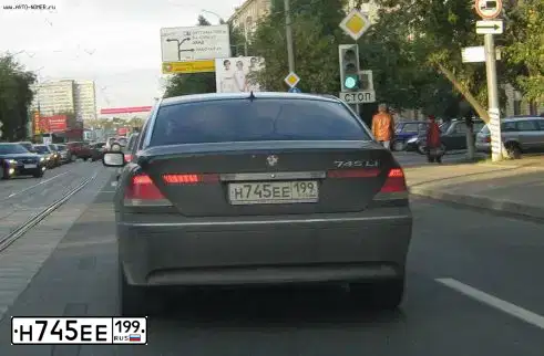 Фото автомобиля BMW SERIE 7, 2002 — госномер А815ОХ124. Цвет: ЧЕРНЫЙ