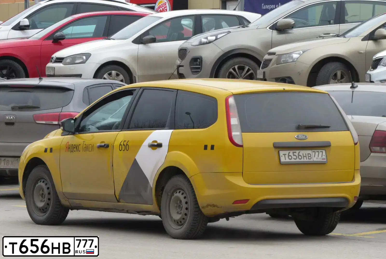 Фото автомобиля FORD FOCUS, 2011 — госномер Т656НВ777. Цвет: ЖЕЛТЫЙ