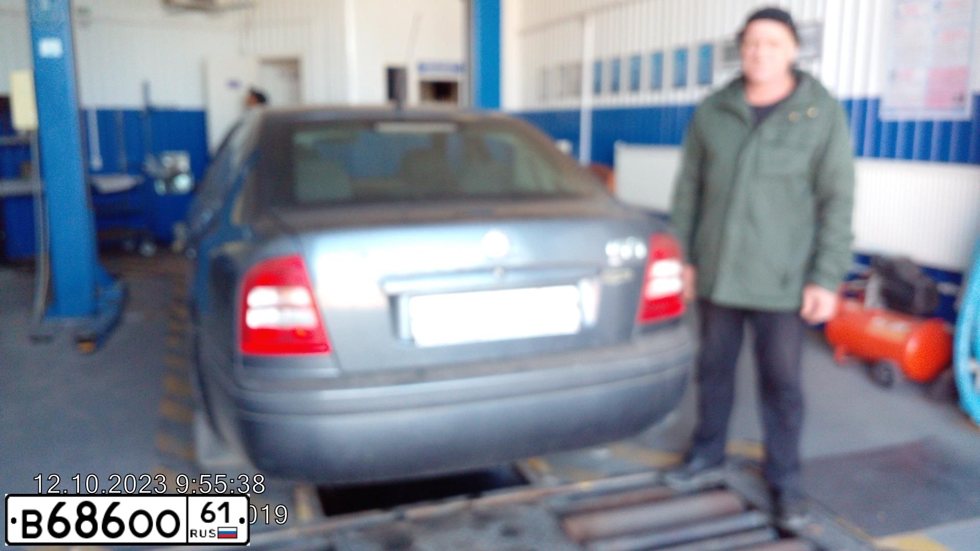 Фото автомобиля SKODA OCTAVIA, 2007 — госномер В868ОО61. Цвет: ТЕМНО-СЕРЫЙ