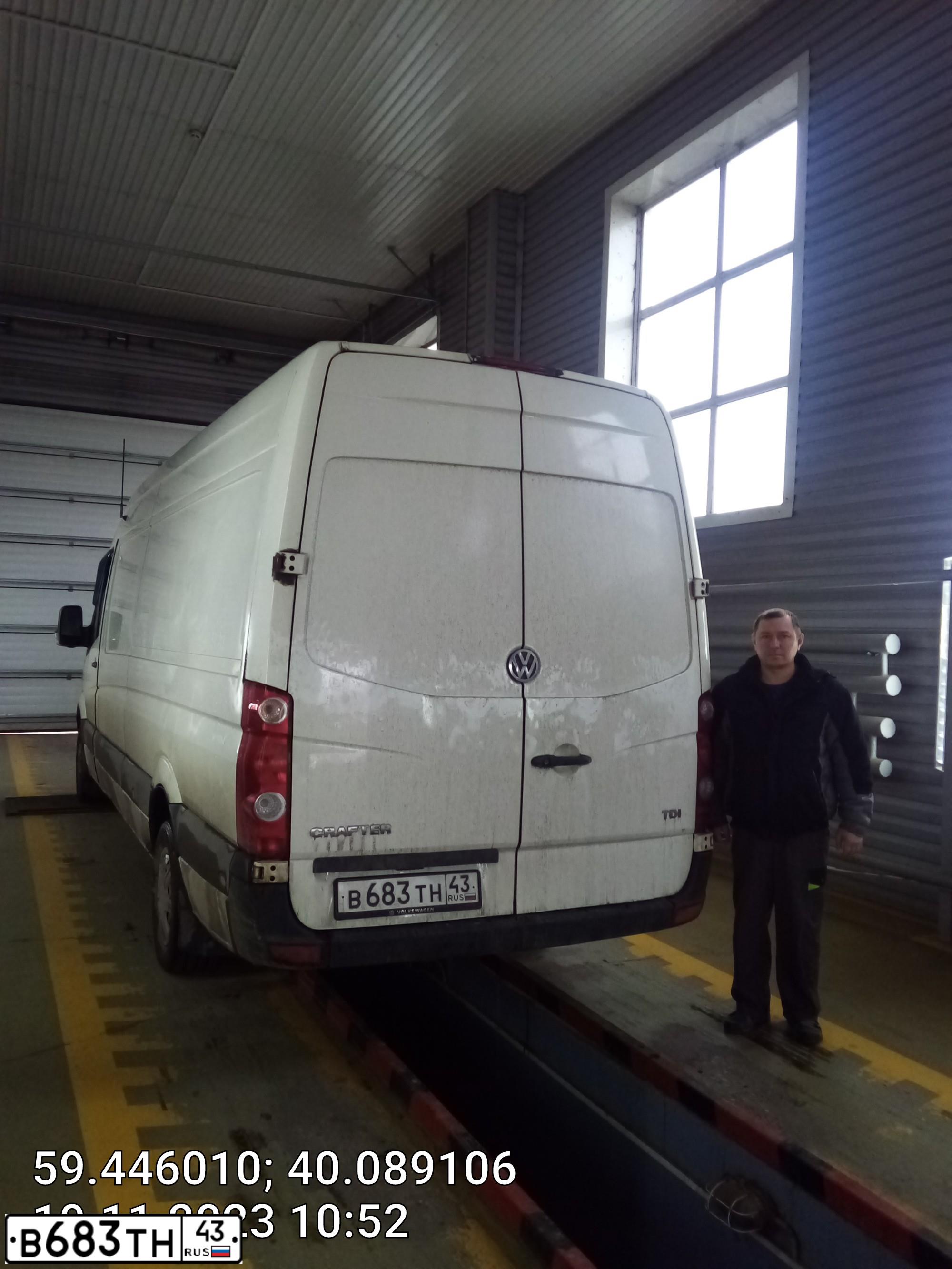 Фото автомобиля VOLKSWAGEN CRAFTER, 2008 — госномер Н100УА43. Цвет: СЕРО-БЕЛЫЙ