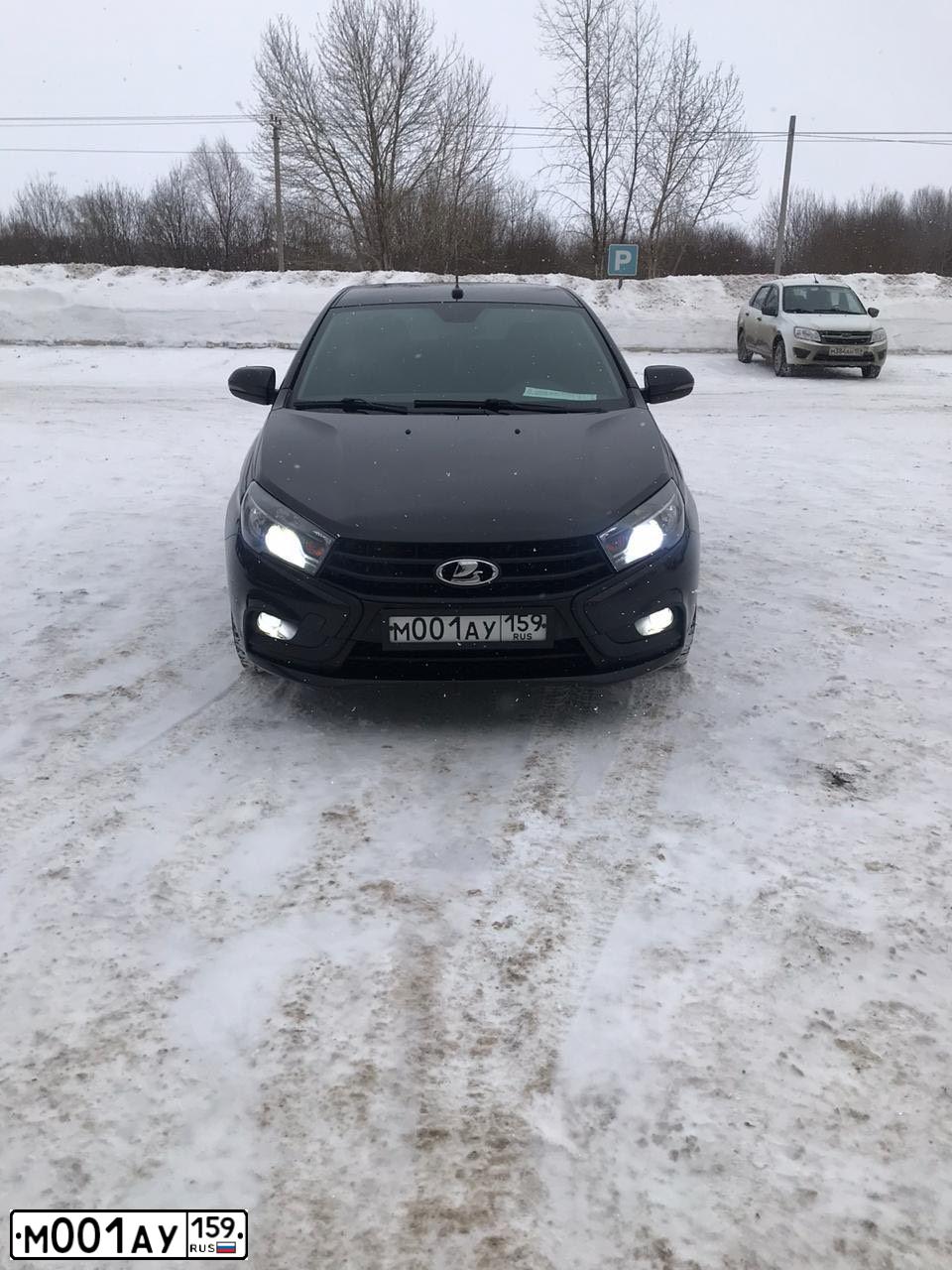 Фото автомобиля HYUNDAI SOLARIS, 2020 — госномер М001АУ159. Цвет: Белый