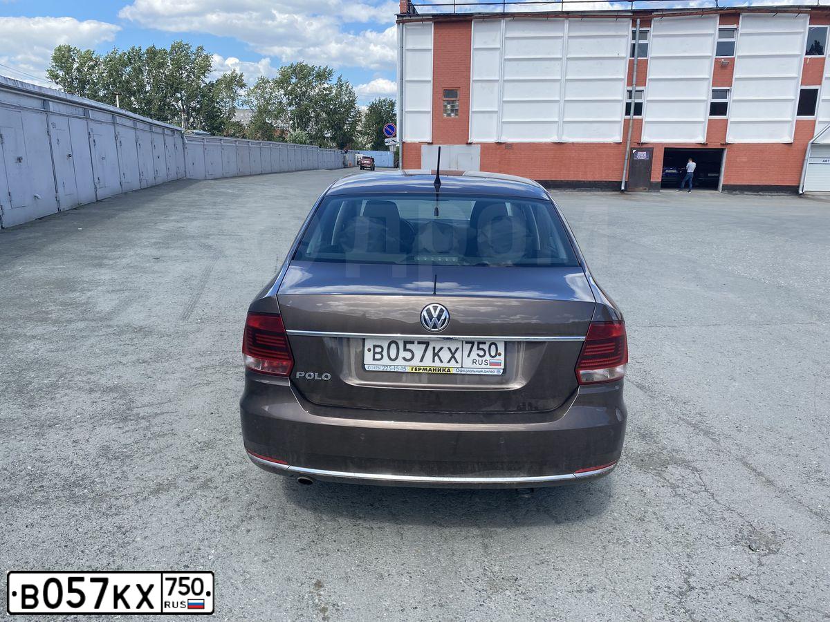 Фото автомобиля VOLKSWAGEN POLO, 2015 — госномер Р878СХ196. Цвет: Коричневый