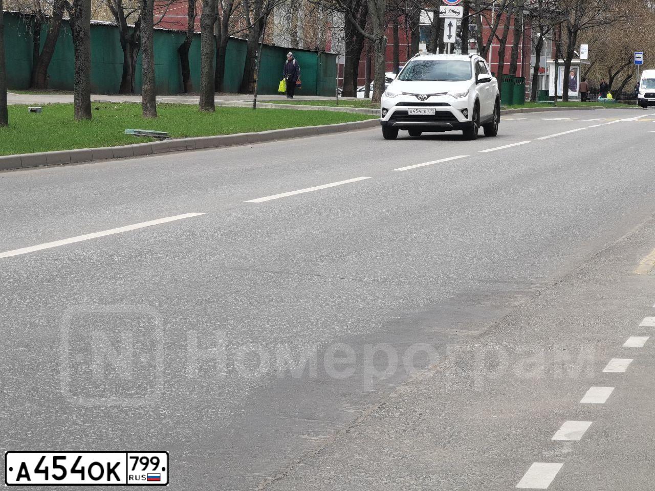 Фото автомобиля NISSAN JUKE, 2018 — госномер А454ОК799. Цвет: Серый