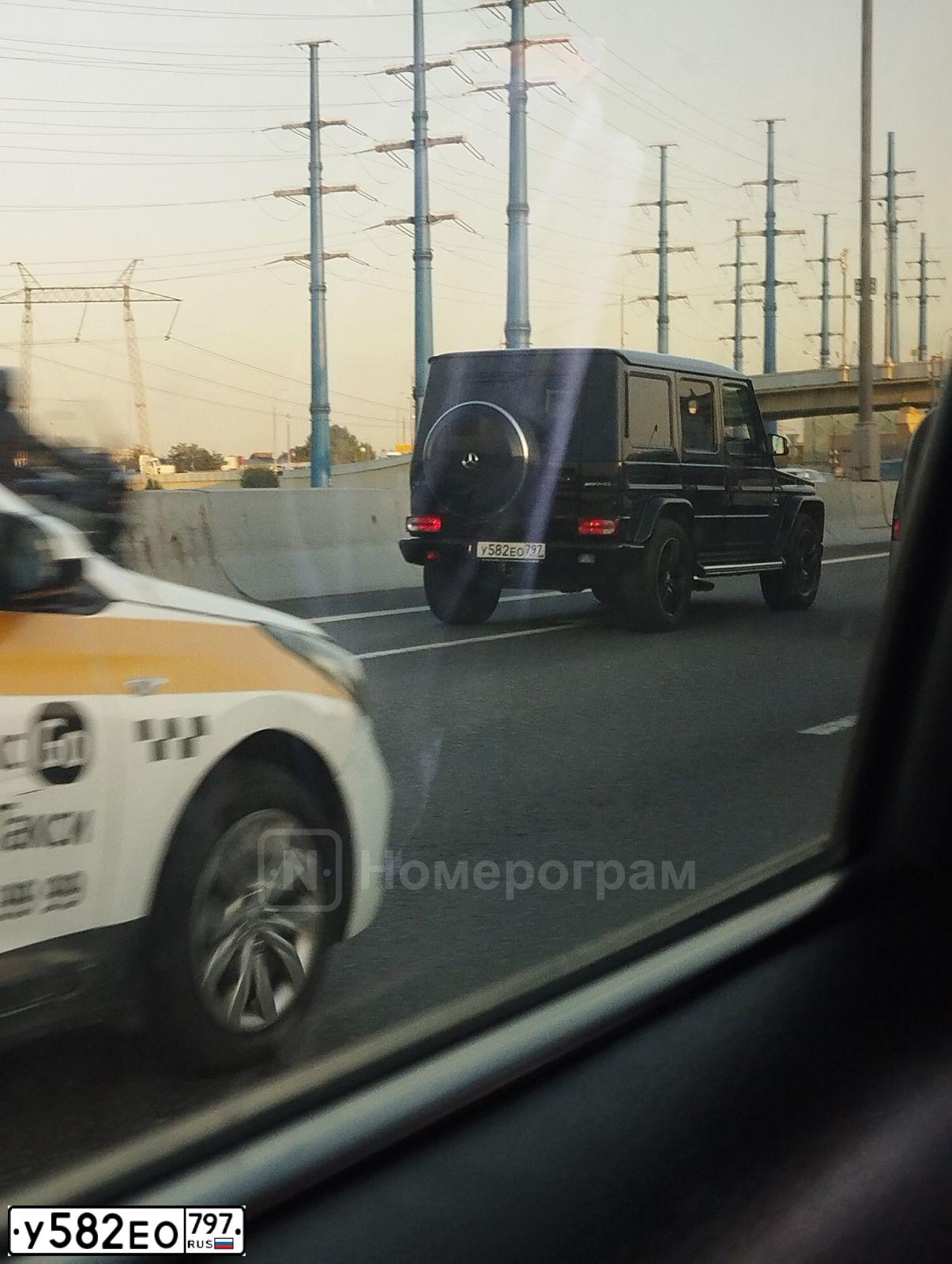 Фото автомобиля MERCEDES G-KLASSE, 2013 — госномер У582ЕО797. Цвет: ЧЕРНЫЙ