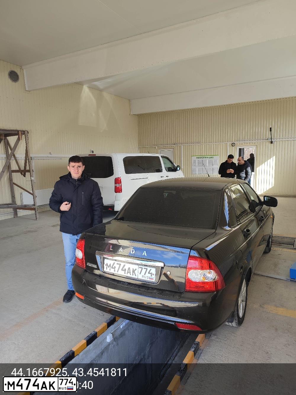 Фото автомобиля ЛАДА 217020 ЛАДА ПРИОРА, 2017 — госномер Р833НР30. Цвет: ЧЕРНЫЙ