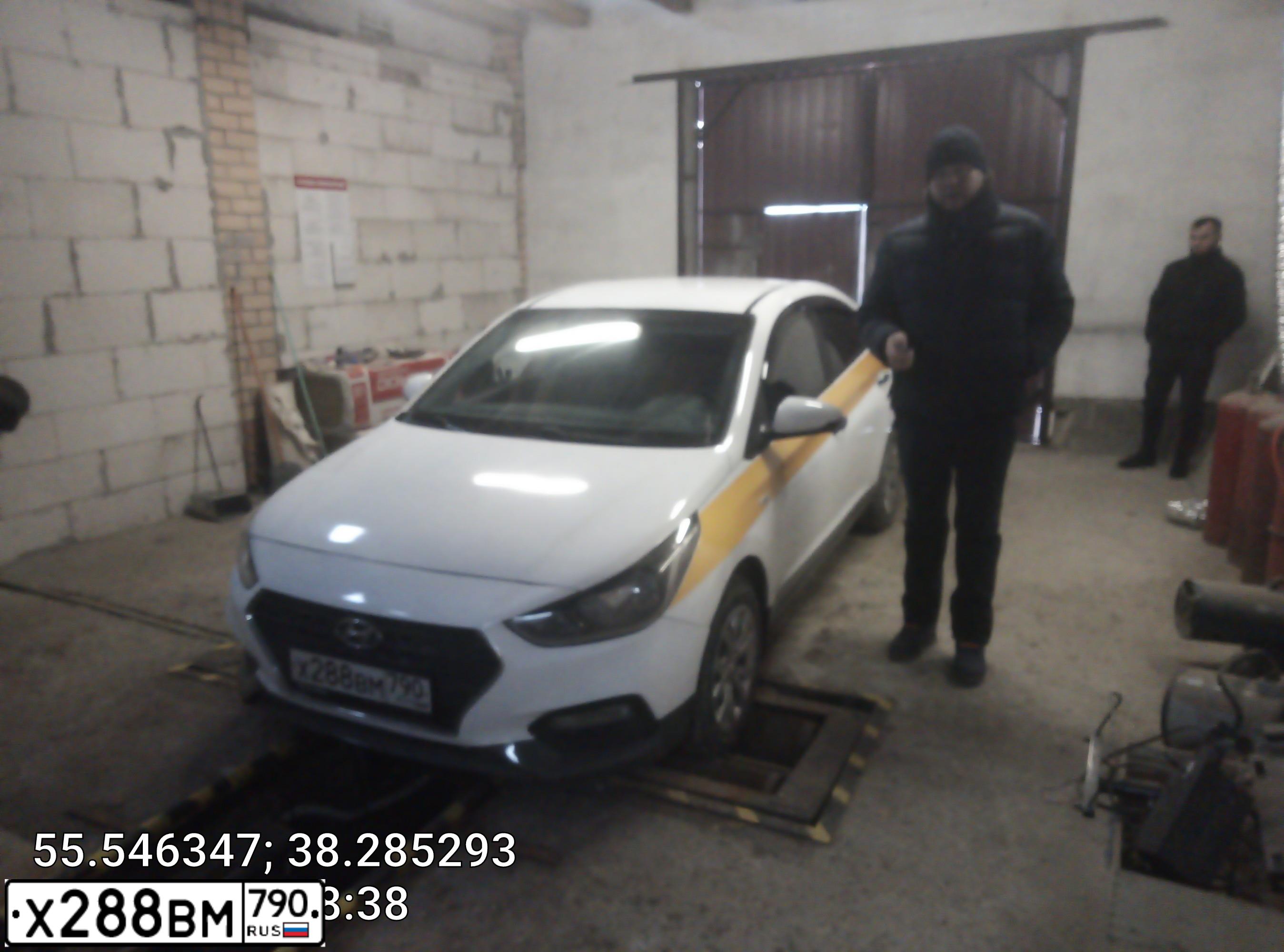 Фото автомобиля HYUNDAI SOLARIS, 2017 — госномер К106НМ95. Цвет: БЕЛЫЙ ЖЕЛТЫЙ СЕРЫЙ