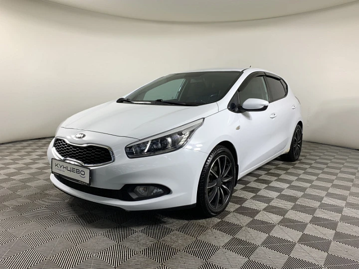 Фото автомобиля KIA CEE'D, 2013 — госномер Х876МО77. Цвет: БЕЛЫЙ